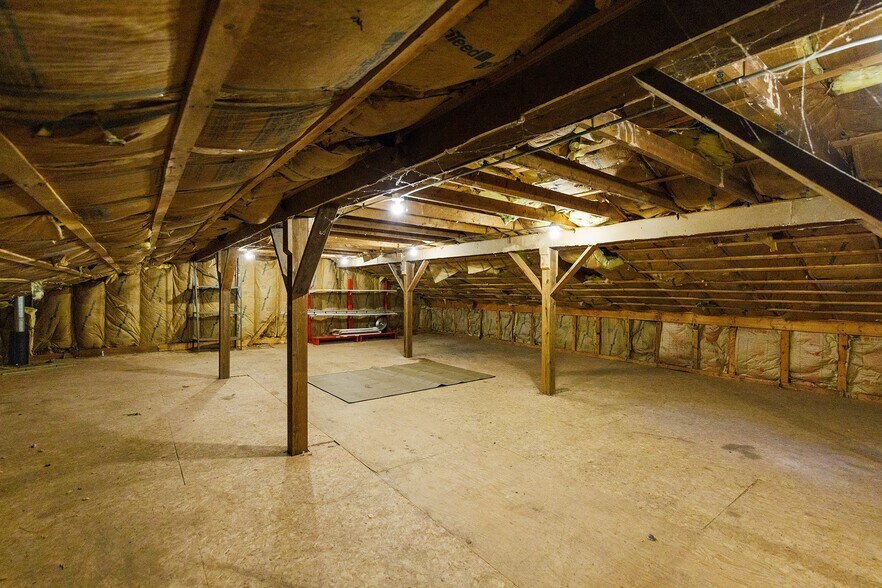 More Photos Of 144 S Main St, Brooklyn Medical For Lease