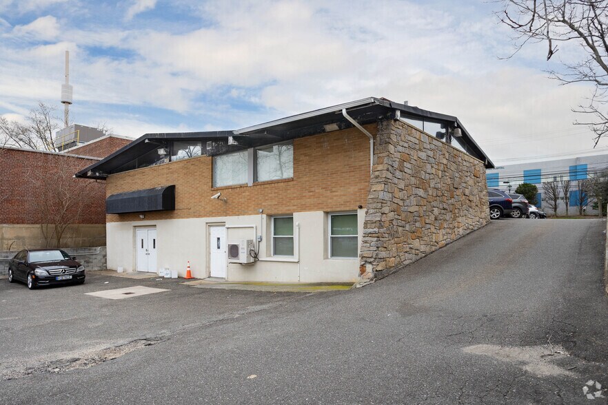 More Photos Of 2270 Grand Ave, Baldwin Medical For Sale