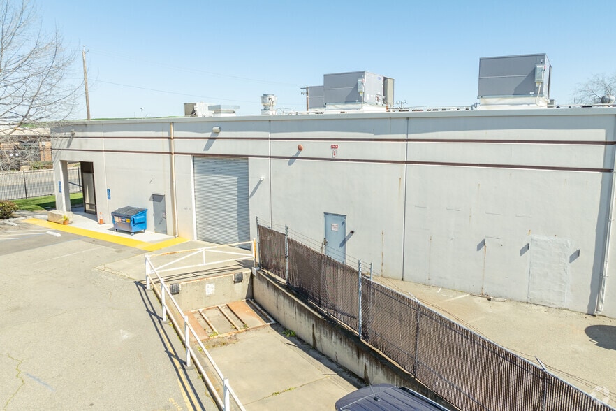 More Photos Of 8530 Fruitridge Rd, Sacramento Warehouse For Lease