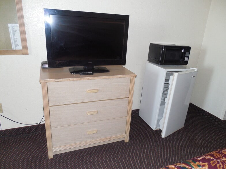 More Photos Of 10226 S 81 Hwy, Waukomis Hotel For Sale
