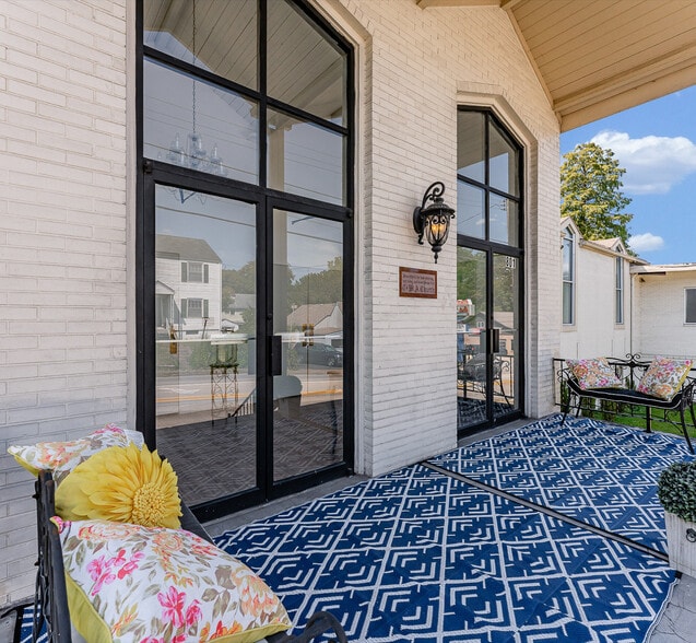 More Photos Of 801 E Park Ave, Fairmont Storefront For Sale