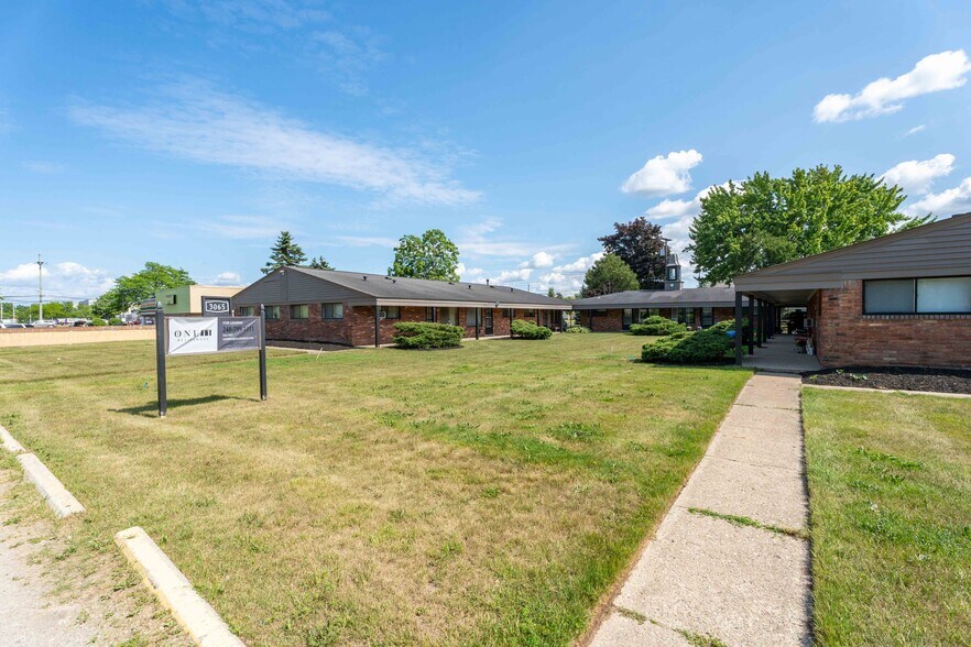 More Photos Of 3065 S Commerce Rd, Walled Lake Apartments For Sale