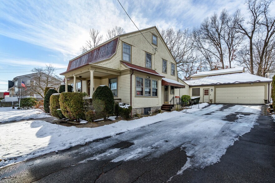 More Photos Of 90 Putnam Pike, Johnston Flex For Sale