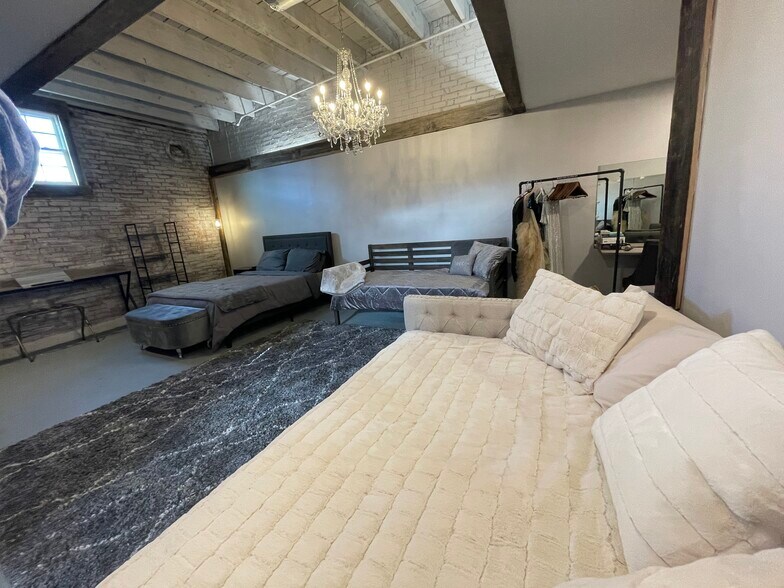 More Photos Of 211 Main St, Irvine Storefront For Sale
