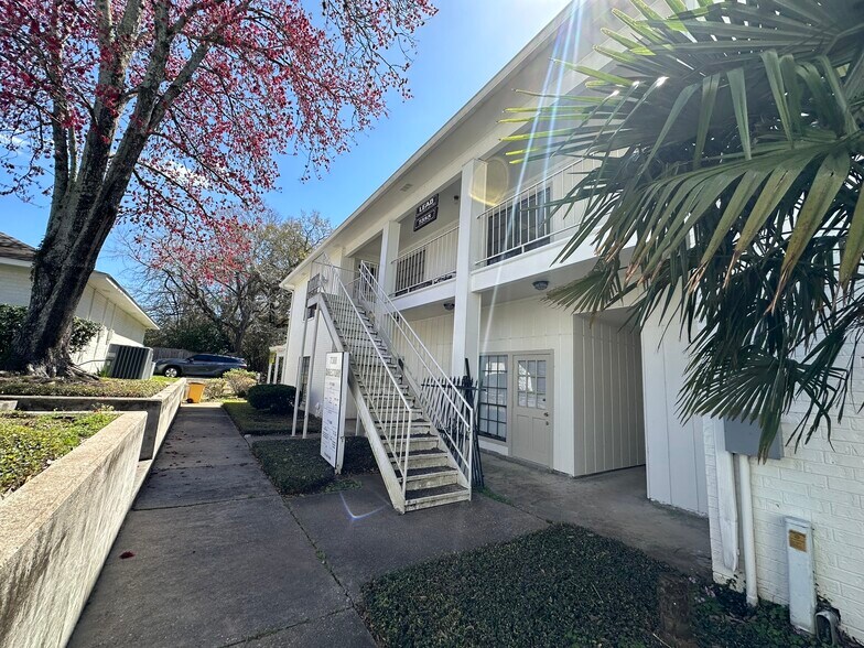 More Photos Of 7384-7388 Highland Dr, Baton Rouge Office For Sale