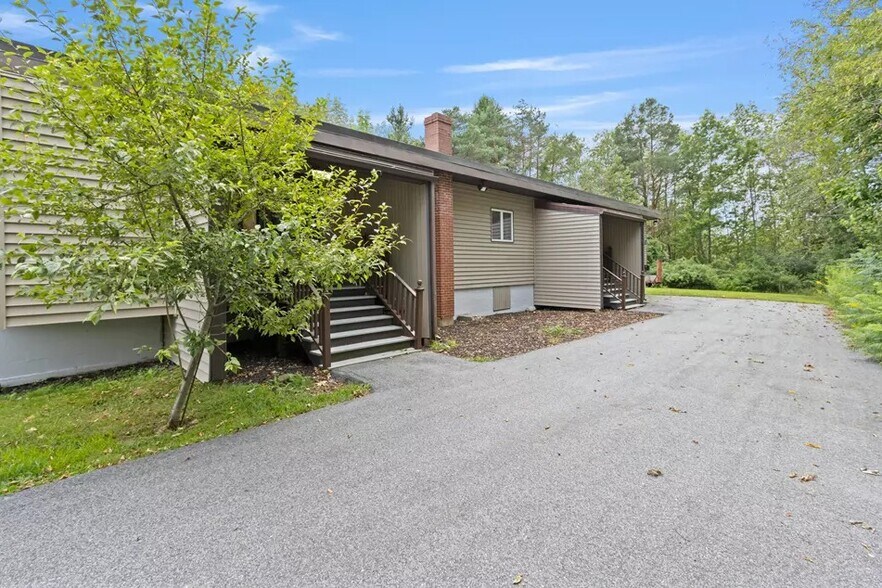More Photos Of 587 Spring St, Westbrook Office For Sale