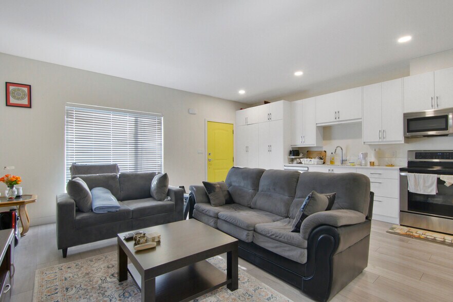 More Photos Of 120 Calgary Av, Penticton Apartments For Sale