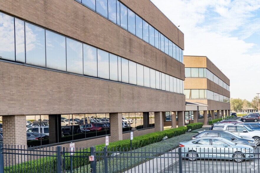 More Photos Of 9000 Gulf Fwy, Houston Office For Lease