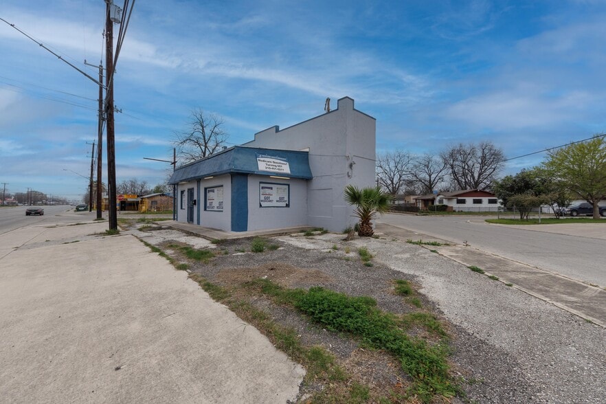 More Photos Of 930 New Laredo Hwy, San Antonio Office For Sale