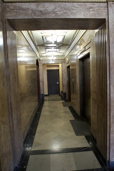More Photos Of 830-834 S Broadway, Los Angeles Office For Lease