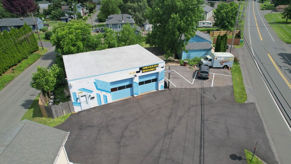 More Photos Of 5722 Kings Hwy, Zionsville Storefront Retail Residential For Sale