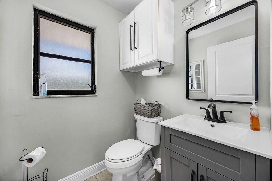 More Photos Of 2959 Oleander St, Saint James City Office For Sale