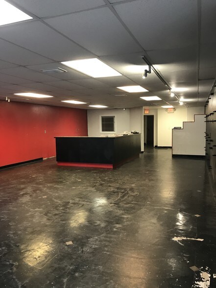 More Photos Of 909 W International Speedway Blvd, Daytona Beach Freestanding For Sale