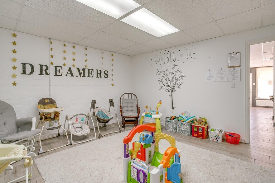 More Photos Of 1434 N Main St, Fort Worth Storefront Retail Office For Lease