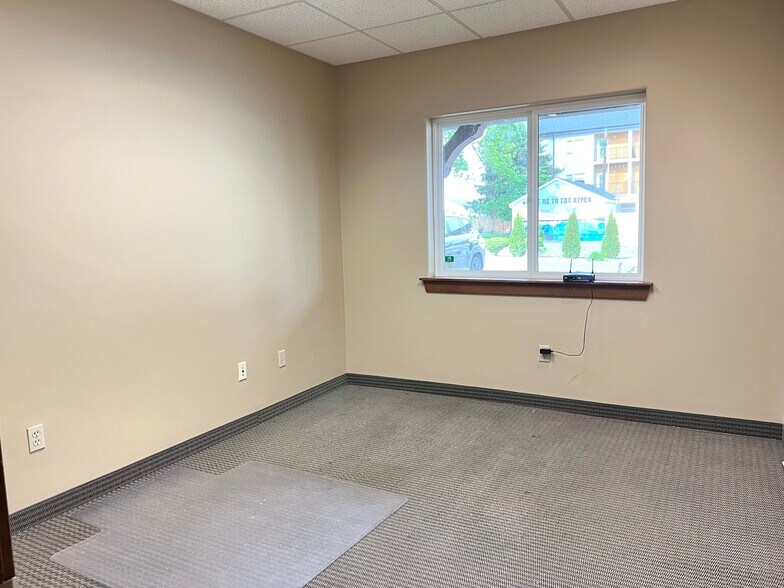 More Photos Of 1212 Columbia Park Trl, Richland Coworking Space