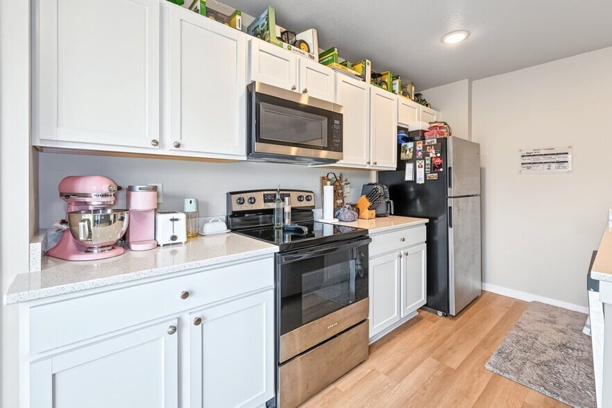 More Photos Of 2018 Otley Ave, Perry Apartments For Sale