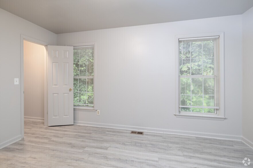 More Photos Of 3300-3328 Beck St, Greensboro Apartments For Sale
