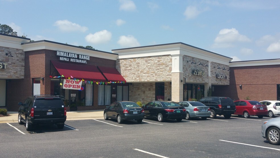 More Photos Of 900-932 NE Maynard Rd, Cary Unknown For Lease