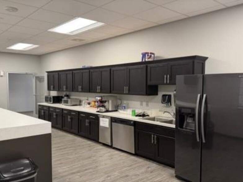 More Photos Of 6707 N Interstate Dr, Norman Warehouse For Lease