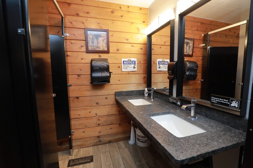 More Photos Of 700 Jordan Point Rd, Hopewell Restaurant For Sale