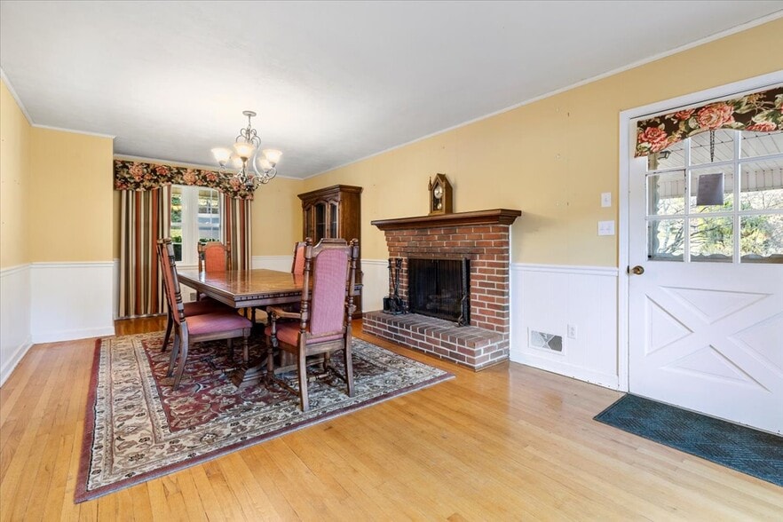 More Photos Of 1356 Coopers Cove Rd, Hardy Specialty For Sale