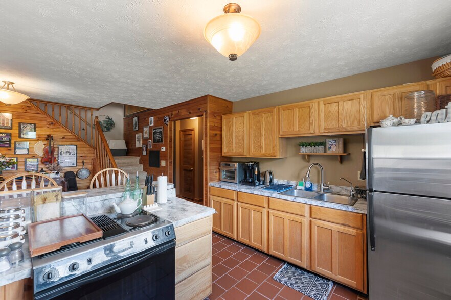 More Photos Of 8018 Northwestern Tpke, Keyser General Retail For Sale