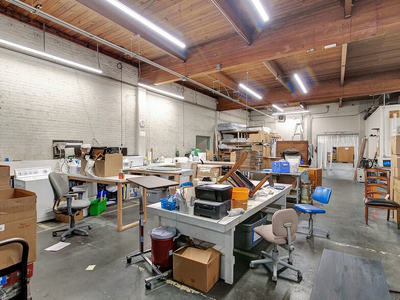 More Photos Of 302 SE 7th Ave, Portland Warehouse For Lease