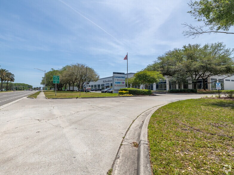 More Photos Of 11840 Beach Blvd, Jacksonville Showroom For Lease