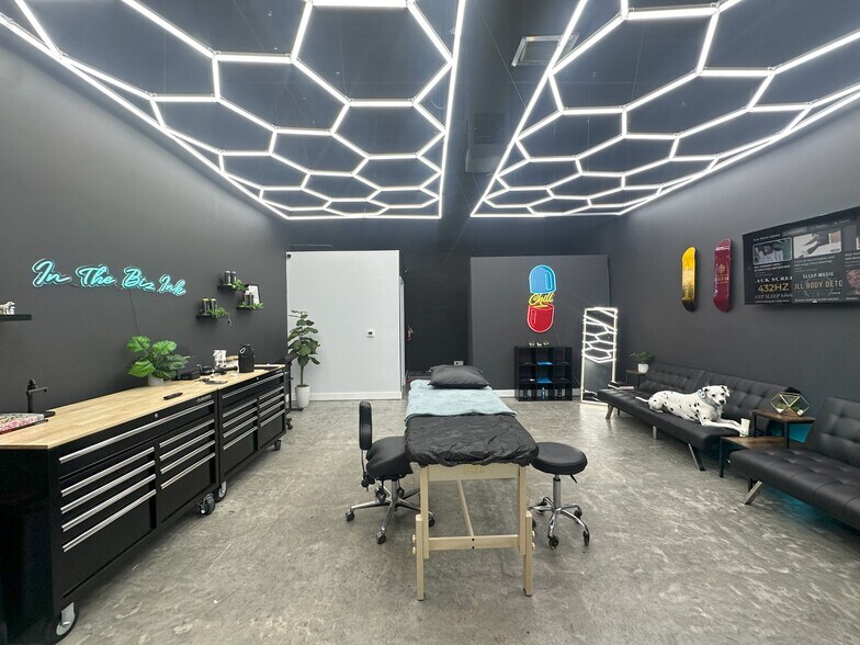 More Photos Of 230 N Congress, Lake Park Flex For Lease