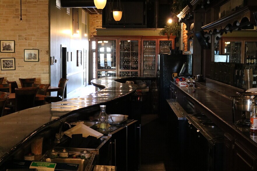 More Photos Of 111 E Erwin St, Tyler Storefront Retail Office For Lease