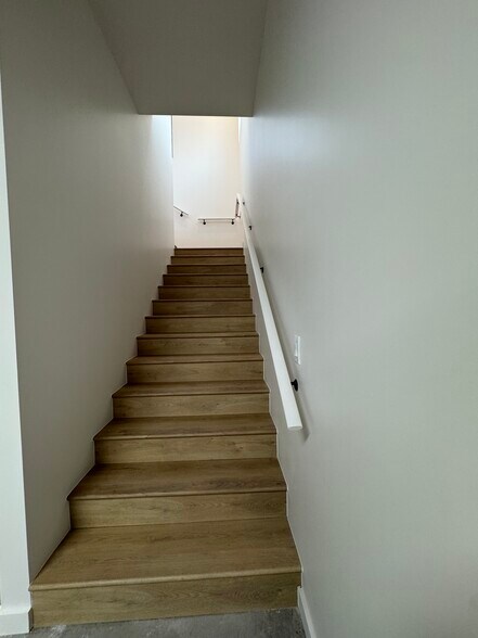 More Photos Of 10020 Darden Hill Rd, Austin Light Distribution For Sale