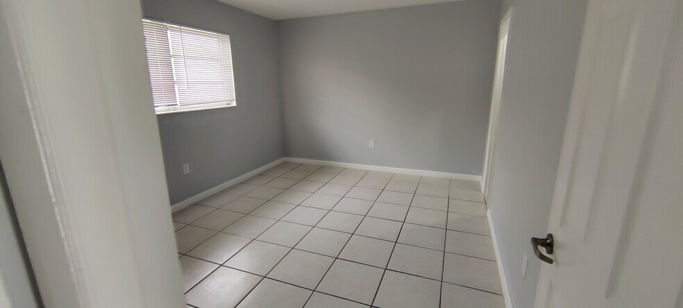 More Photos Of 7221 Venetian St, Miramar Apartments For Sale