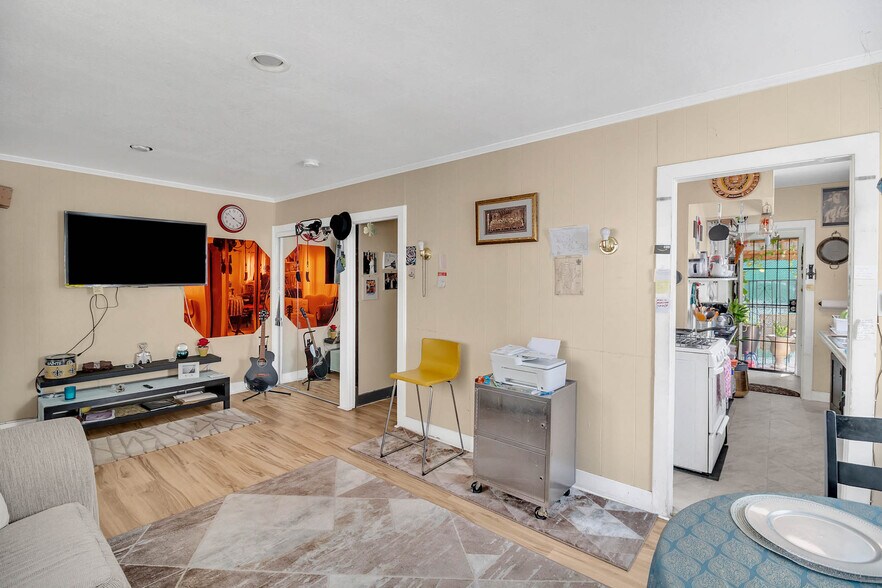 More Photos Of 1030-1034 1/2 Wilcox Ave, Los Angeles Apartments For Sale