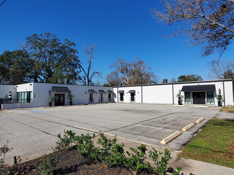 Primary Photo Of 322 E Main St, League City Medical For Lease