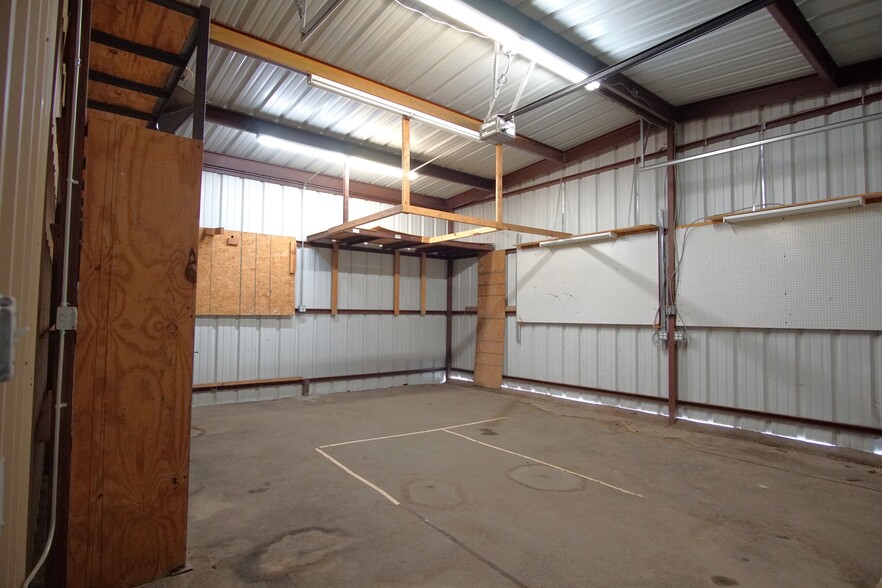 More Photos Of 136 NW 122nd St, Oklahoma City General Retail For Lease