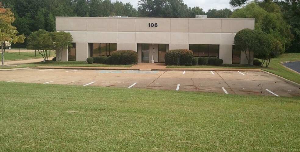 More Photos Of 100 - 104 Business Park Dr, Ridgeland Office For Sale