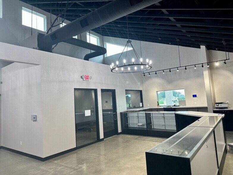 More Photos Of 11106 Rogers Rd, Thackerville Office For Lease