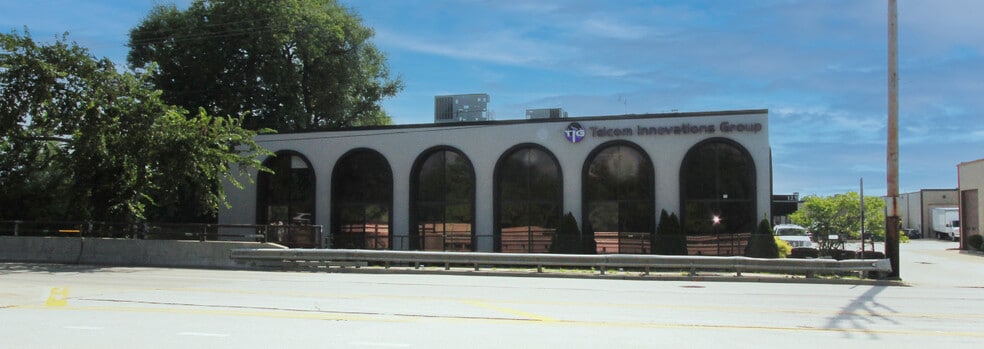 More Photos Of 125 N Prospect Ave, Itasca Flex For Sale