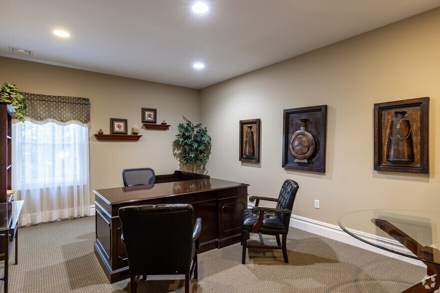 More Photos Of 107 Tindall Rd, Middletown Office For Lease