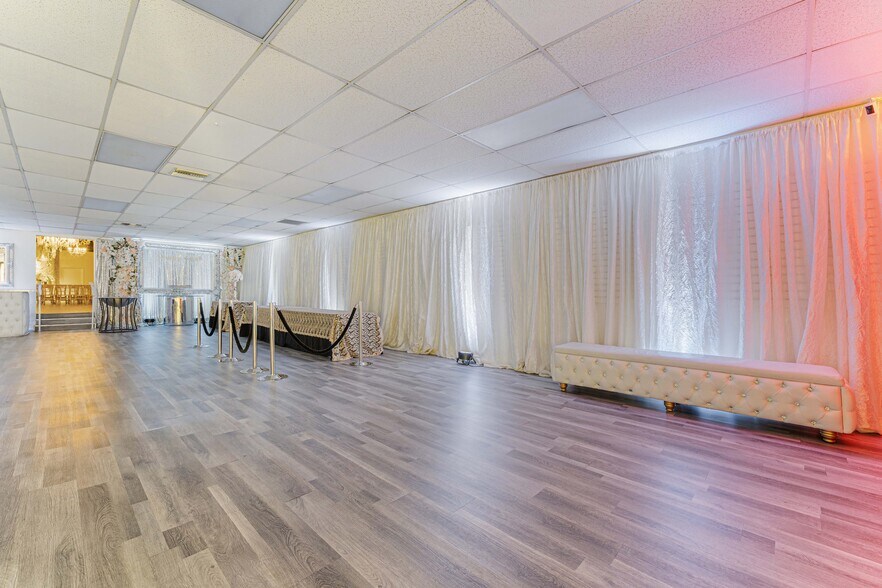 More Photos Of 6265 Van Nuys Blvd, Van Nuys Storefront For Sale