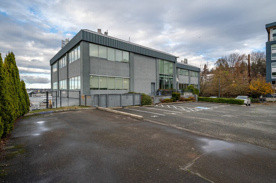 More Photos Of 3257 16th Ave W, Seattle Office For Lease