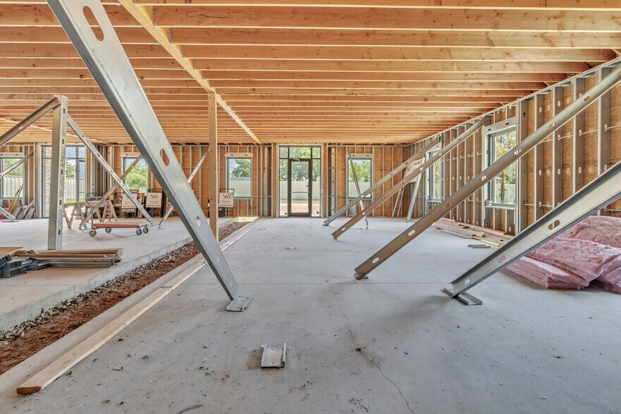 More Photos Of 207 E. Memorial Road, Oklahoma City Medical For Lease