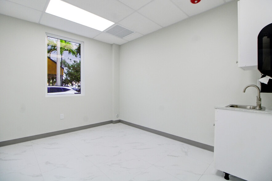 More Photos Of 304 N Krome Ave, Homestead Medical For Lease