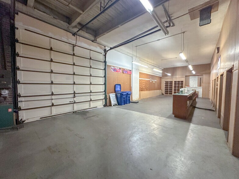 More Photos Of 1520 13th Ave, Seattle Warehouse For Lease