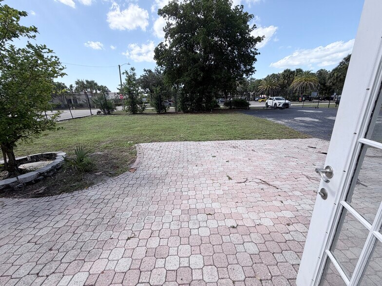 More Photos Of 2054 Crawford St, Fort Myers Loft Creative Space For Lease