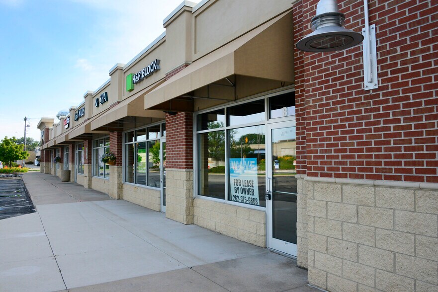 More Photos Of 6150 N Port Washington Rd, Glendale Unknown For Lease