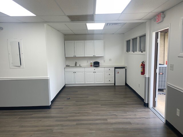 More Photos Of 1076 Parkway Ave, Ewing Medical For Lease