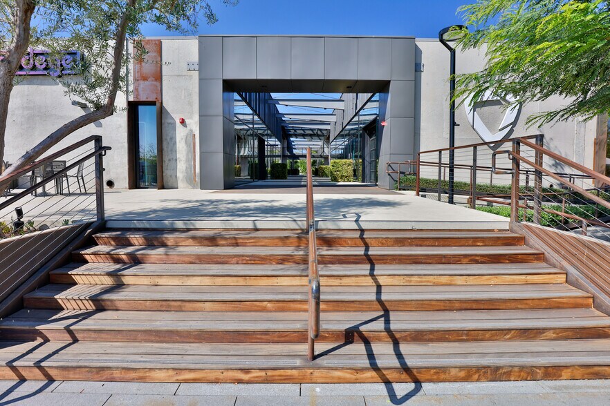 More Photos Of 2030 E Maple Ave, El Segundo Loft Creative Space For Sale