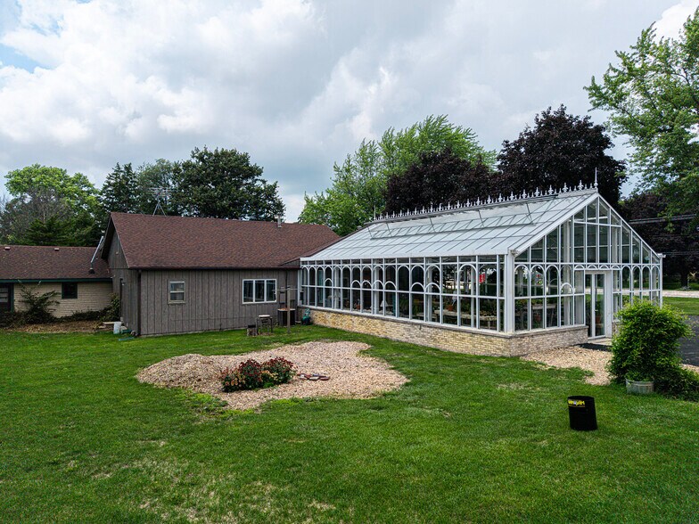 More Photos Of 1126 E State St, Sycamore Storefront Retail Residential For Lease