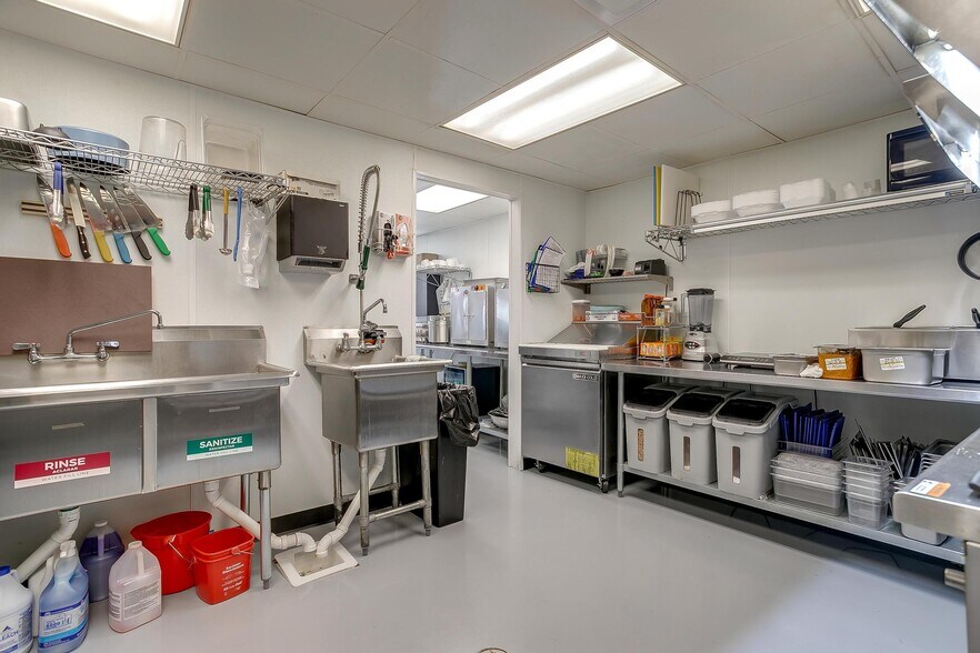 More Photos Of 316 Wilshire Blvd, Burleson Freestanding For Sale